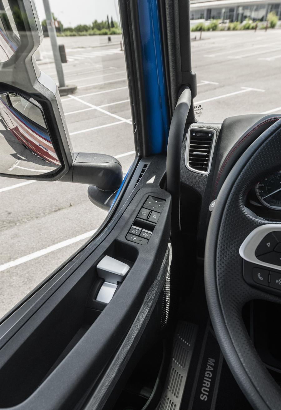 Детали интерьера Iveco S-WAY Magirus Concept 2019 года  (фото 27 из 30)